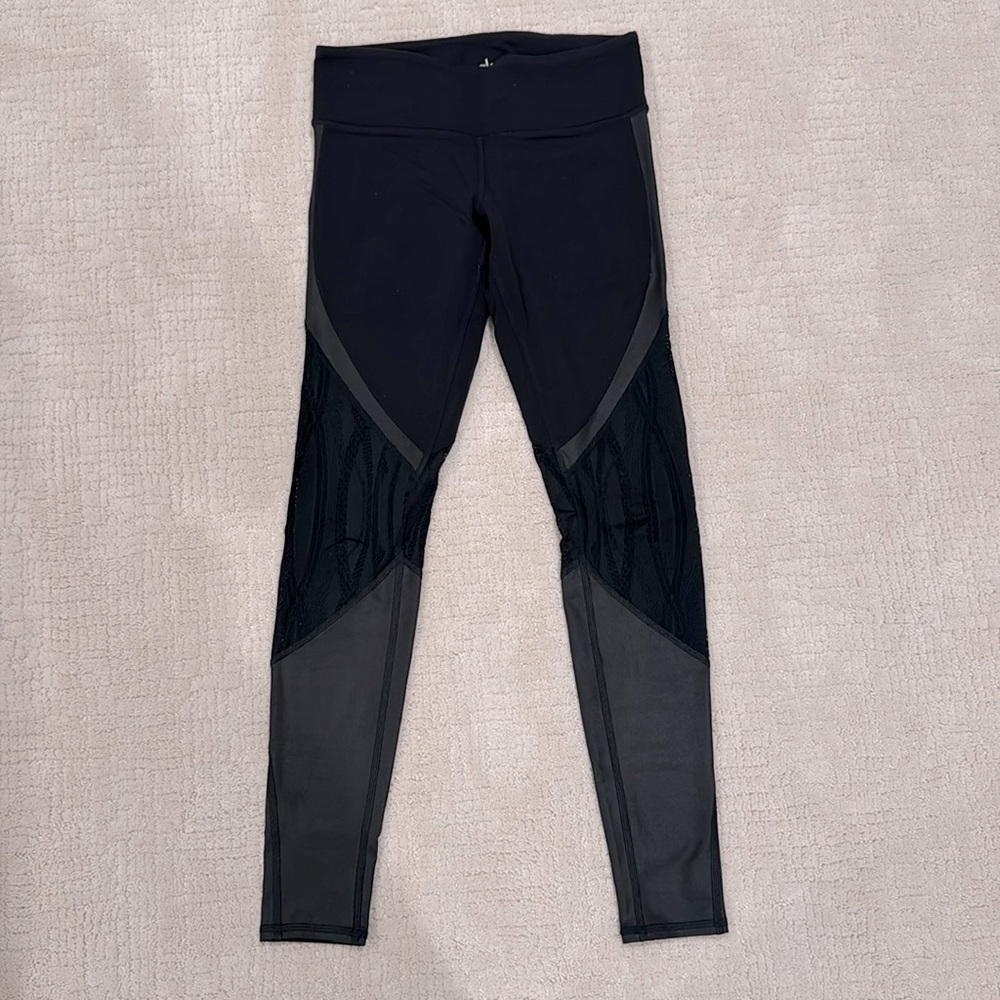 AloYoga black leggings - Size S